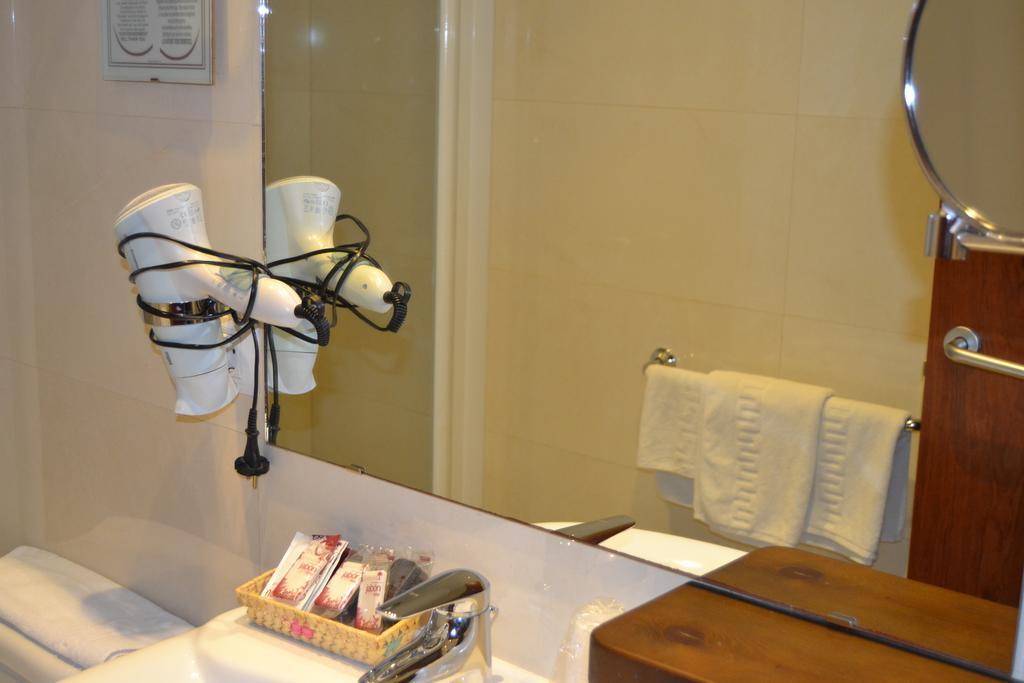 Hostal Al-Andalus Conil De La Frontera Buitenkant foto